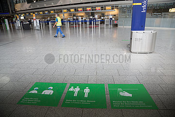 Deutschland  Frankfurt am Main - Kaum Betrieb im Terminal 1 (departures) am Flughafen Frankfurt wegen der Coronakrise