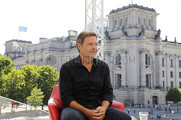Robert Habeck - TV-Produktion ARD-Sommerinterview mit dem Bundesvorsitzenden der Gruenen Robert Habeck Bericht aus Berlin
