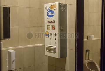 Kondomautomat Ritex in der Herrentoilette  um 1980