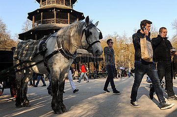 Muenchen  Germany  Menschen und Pferd am Chinesischen Turm im Englischen Garten