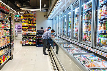 Dubai  UAE  September 2020- People wearing masks in the supermarket.
