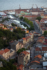 Kroatien  Rijeka - Blick vom Kastell von Trsat Richtung Innenstadt und Hafen
