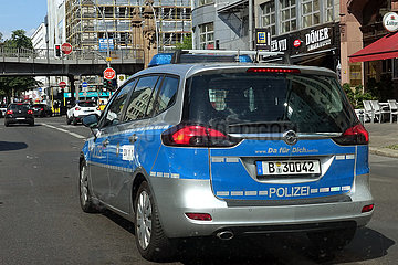 Berlin  Deutschland  Streifenwagen der Polizei