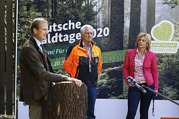 Pressekonferenz zum Thema: Startschuss fuer Deutsche Waldtage  Besuch im Berliner Grunewald  Massive Wiederaufforstung bundesweit notwendig