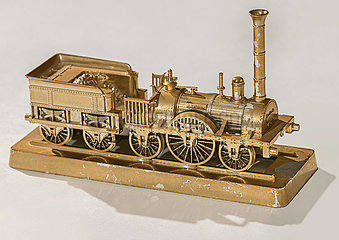 Modell der ersten deutschen Lokomotive Adler von 1835  altes Souvenir  Nuernberg