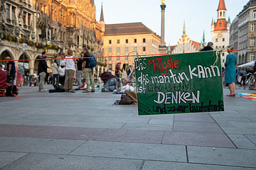 Esoterische Demo gegen die Corona Maßnahmen in München