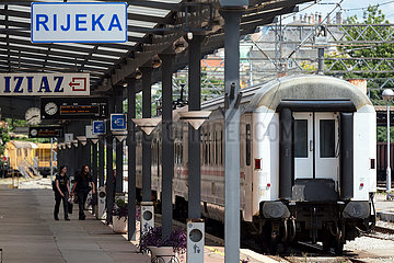 Kroatien  Rijeka - Hauptbahnhof von Rijkea - Hrvatske zeljeznice (HZ): Kroatische Bahnen  die staatliche kroatische Bahngesellschaft