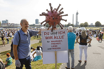Anti-Corona Demonstration  Duesseldorf  Nordrhein-Westfalen  Deutschland