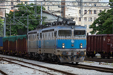 Kroatien  Rijeka - Zug der Hrvatske zeljeznice cargo (HZ): Frachtverkehr der Kroatische Bahnen  die staatliche kroatische Bahngesellschaft