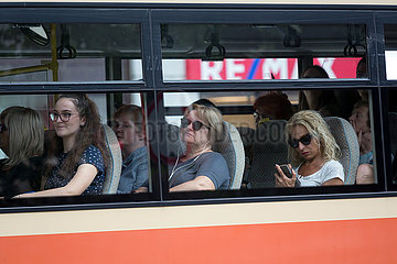 Kroatien  Rijeka - Frauen in Linienbus