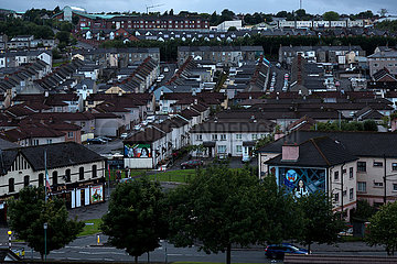Grossbritannien  Derry - Katholischer Stadtteil Bogside  der eine besondere Rolle im Nordirlankonflikt spielt  im Bild auch katholische Wall Murals
