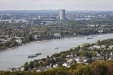Rhein bei Koenigswinter und Bonn  Nordrhein-Westfalen  Deutschland  Europa