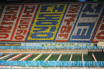 Pjoengjang  Nordkorea  Rieisge Mosaikbilder  Akrobaten und Taenzer beim Arirang-Festival und Massenspiele
