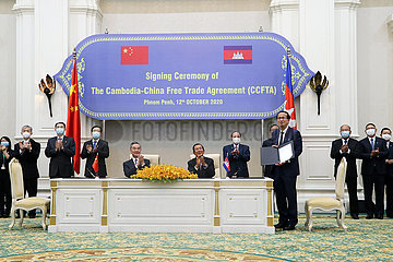 KAMBODSCHA-CHINA-WANG YI-PM-FTA-Unterzeichnung