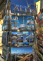 Berlin  Deutschland  Berlin-Postkarten in einem Kartenstaender