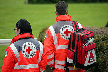 Hoppegarten  Deutschland  Rettungssanitaeter des Deutschen Roten Kreuz