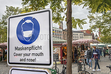 erneute Maskenpflicht in der Muenchener Innenstadt  Schild  17.10.2020
