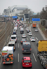 Berlin  Deutschland  Stau auf der A100 in Hoehe des ICC an der Abfahrt Kaiserdamm Sued