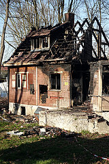 Berlin  Deutschland  unbewohnbares Einfamilienhaus nach einem Brand