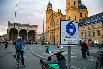 München: Maskenplicht unter rosa Himmel