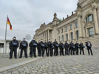 Polizei vor Bundestag am 18.11.2020