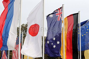 Baden-Baden  Deutschland  Nationalfahnen von Russland  Japan  Australien  Deutschland sowie die Fahne der Europaeischen Union