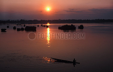 Muang Khong  Laos  Insel Don Det mit Sonnenaufgang ueber dem Mekong und den Viertausend Inseln