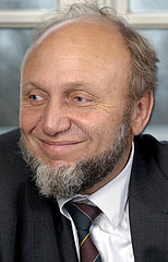Prof. Hans-Werner Sinn  ifo Institut  2001