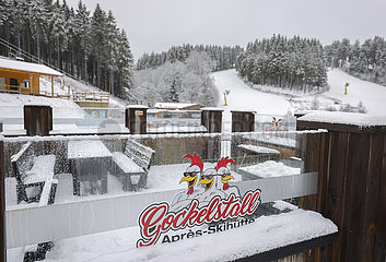 Geschlossenen Apres-Skihuette  Skipisten  Winterberg  Sauerland  Nordrhein-Westfalen  Deutschland