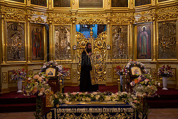 Republik Moldau  Capriana - Gottesdienst in der Kirche des Klosters Capriana  eines der aeltesten (15. Jahrhundert) Kloster Besserarabiens