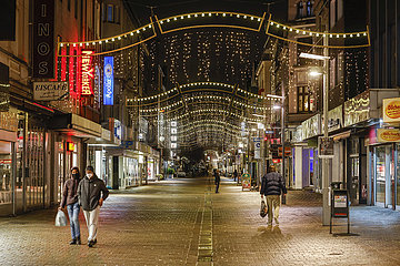Ausgangssperre  Oberhausener Innenstadt in Zeiten der Coronakrise beim zweiten Lockdown  Nordrhein-Westfalen  Deutschland