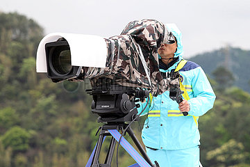 Conghua  Volksrepublik China  Kameramann bei der Arbeit