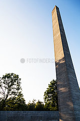Deutschland  Lohheide - Gedenkstaette Bergen-Belsen  Obelisk