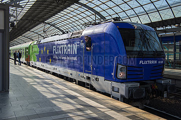 Berlin  Deutschland - Flixtrain im Fernbahnhof Berlin-Spandau