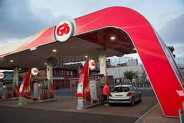 Grossbritannien  Nordirland  Belfast - Go-Tankstelle  sie gehoert zu einem der groessten Energieversorger auf der Irischen Insel (Go Power)