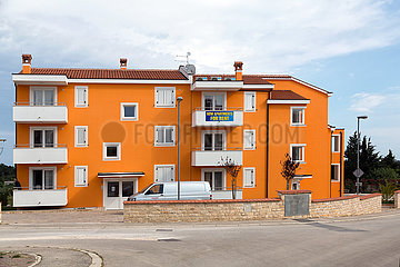 Kroatien  Prementura - Neu erbaute Appartments fuer Feriengaeste im Zentrum des Ortes an der Suedspitze Istriens  der beim Naturschutzgebiet Kap Kamenjak liegt