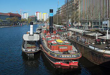 Berlin  Deutschland - Schiffe im Historischen Hafen