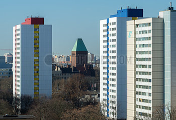 Berlin  Deutschland - Sanierte DDR-Plattenbauten in Berlin Mitte