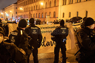 Hunderte bei Demo gegen die Corona Maßnahmen in München