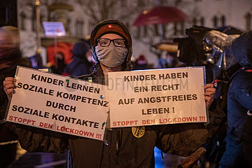 Hunderte bei Demo gegen die Corona Maßnahmen in München