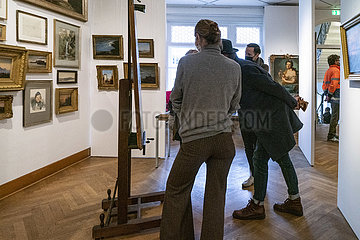 Besucher + Kunstwerke