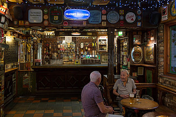 Grossbritannien  Nordirland  Belfast - Duke of York  Irish Pub mit Kultstatus im Stadtzentrum  vorwiegend frequentiert von Katholiken und Touristen