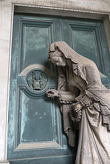 Genua  Italien - Grabskulptur auf dem Monumentalfriedhof Staglieno in Genua