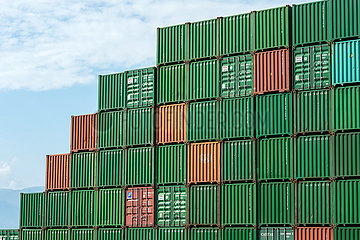 Genua  Italien - Containerstapel im Hafen