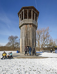 Emscherkunst im Schnee  Kawamata-Turm  Recklinghausen  Ruhrgebiet  Nordrhein-Westfalen  Deutschland