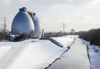 Winterlandschaft  Emscher  Dortmund  Ruhrgebiet  Nordrhein-Westfalen  Deutschland
