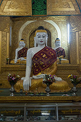 Mawlamyine  Myanmar  Gruppe von Buddha-Figuren an der Kyaikthanlan-Pagode