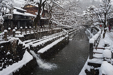 Takayama  Japan  Verschneite Winterlandschaft um den Enako Fluss nahe der Altstadt