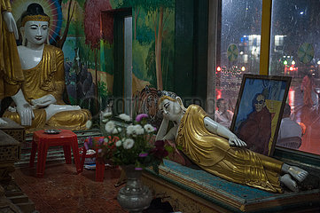 Mawlamyine  Myanmar  Buddha-Figuren an der Kyaikthanlan-Pagode