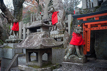 Kyoto  Japan  Inari Okami Japanischer Fuchs (Kitsune) Gottheit (Kami) am Fushimi Inari-Taisha Shinto-Schrein